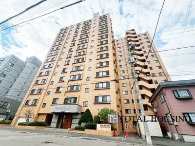 【外観】 | ダイアパレス豊平 | 堂々とした佇まいからの余裕を感じさせる調和のとれたフォルムの外観♪毎日の通勤・通学からの帰宅を温かく迎えてくれます。