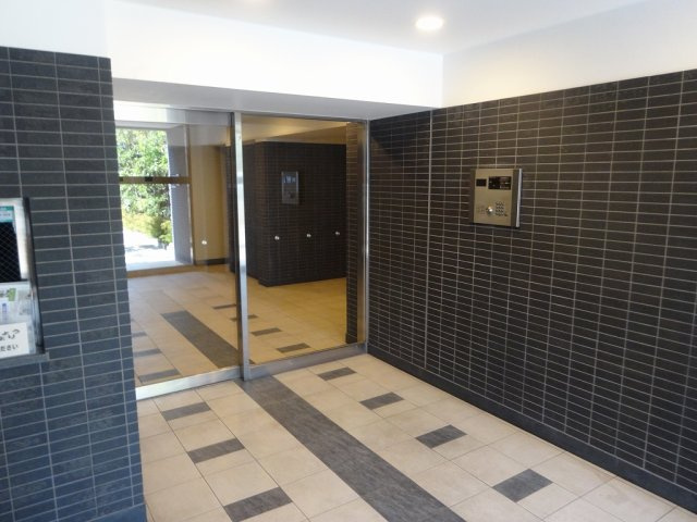 プライムアーバン本駒込のエントランス