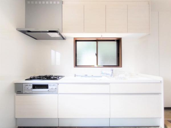 【キッチン】 | 仲介手数料無料！藤山小学校に通えるリフォーム済み中古住宅　宇部市上条５丁目 | 使い勝手の良いシステムキッチンで楽しくクッキング♪
