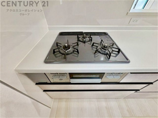 多数の調理器具を同時に使用でき、料理の効率化が可能。省エネで節約になり、様々な料理スタイルに適応できます。また、火力調整が独立しており、手入れや掃除もしやすく、今よりもっとお料理が楽しくなるかも。
