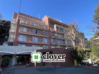 【外観】 | 青空によく映える建物です。手入れの行き届いた外壁やマンション正面エントランスなど、綺麗な姿をぜひ一度、現地にてご覧ください。～即日のご見学可能～　お問合せはお気軽にどうぞ。
