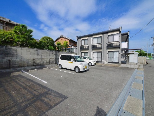 レオパレス相楽の駐車場