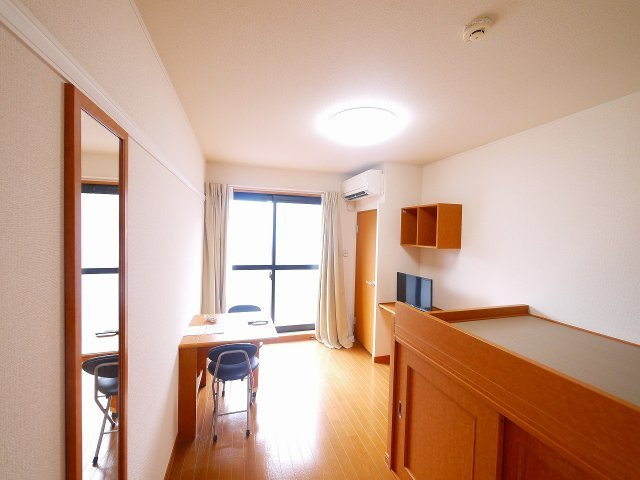 レオパレス相楽の居間・リビング