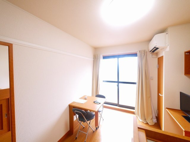 レオパレス相楽の居間・リビング