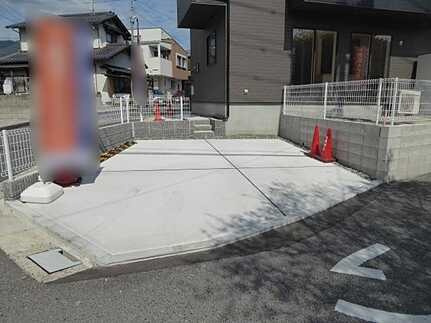 広島市安佐北区亀山１丁目　新築一戸建ての駐車場