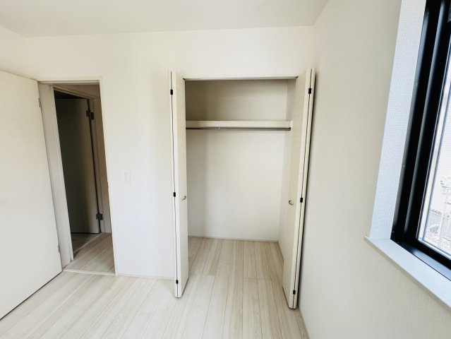 【収納】 | 松戸市八ケ崎３丁目新築戸建【八ヶ崎第二小学校：4分】 | 1F4.5帖洋室収納