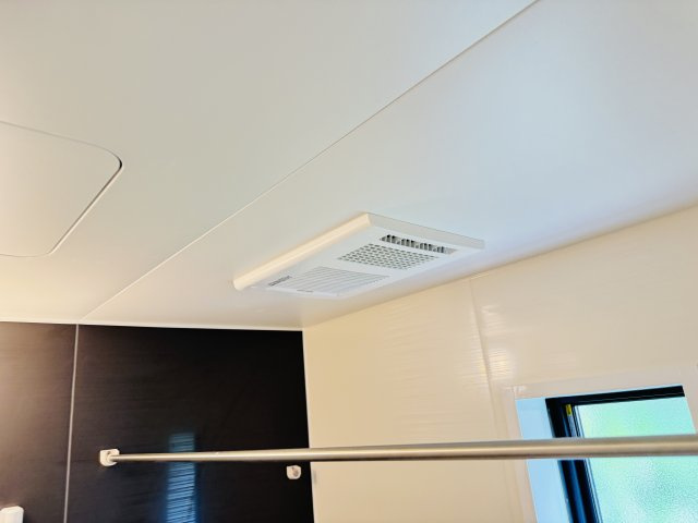 【冷暖房・空調設備】 | 松戸市八ケ崎３丁目新築戸建【八ヶ崎第二小学校：4分】 | 雨の日も安心の浴室乾燥機つき