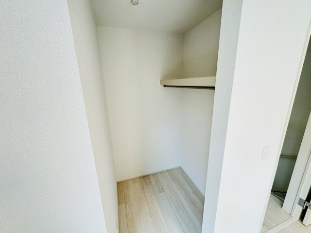 松戸市八ケ崎３丁目新築戸建【八ヶ崎第二小学校：4分】の収納|8帖寝室・ウォークインクローゼット