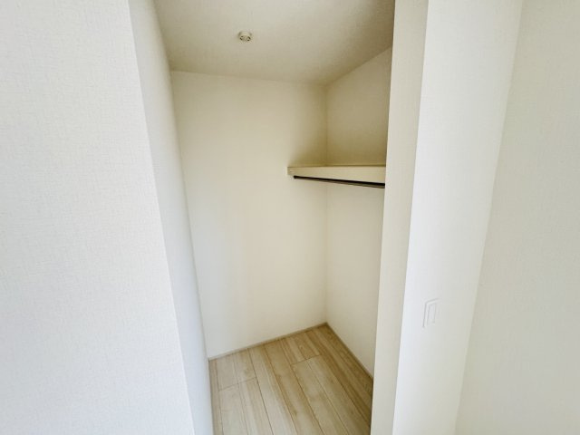 松戸市八ケ崎３丁目新築戸建【八ヶ崎第二小学校：4分】の収納|6帖洋室・ウォークインクローゼット