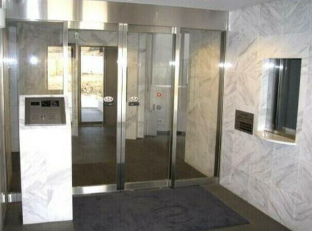 レグラス大岡山のエントランス