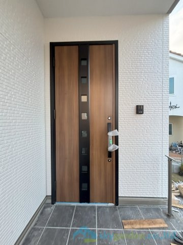 秦野市鶴巻南4期　新築戸建　全1棟1号棟の玄関