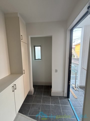 秦野市鶴巻南4期　新築戸建　全1棟1号棟の玄関