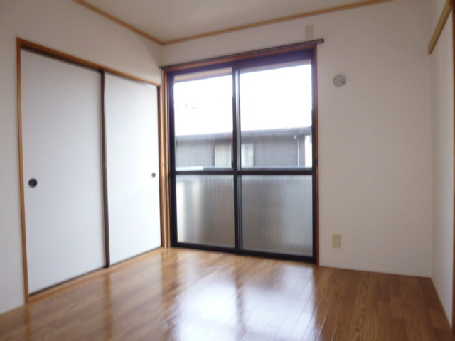 倉敷市福田町古新田のアパートの洋室