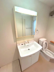 ロハス江坂の洗面所|ゆったりとスペースのある洗面所