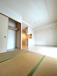 ロハス江坂の居間・リビング|使いやすい居間です