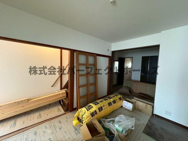 上島町テラスハウスの居間・リビング|おしゃれな居間です