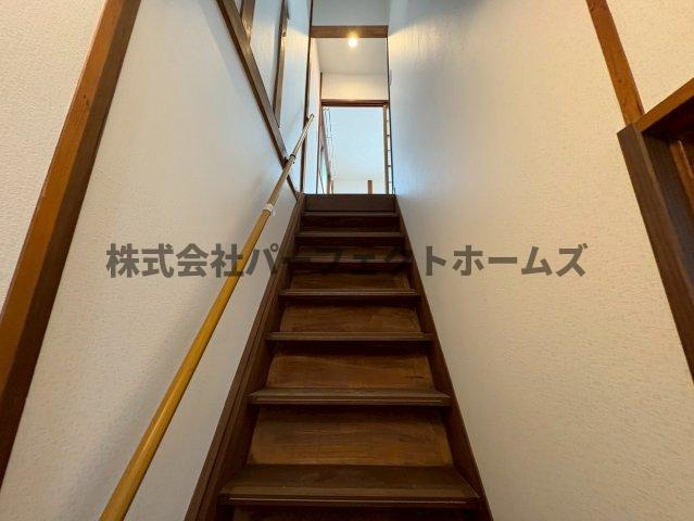 上島町テラスハウスの内装|明るい室内です