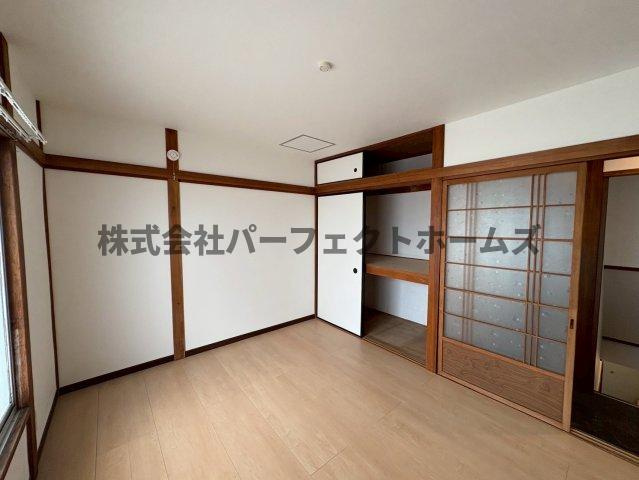 上島町テラスハウスの洋室|使い勝手のいい洋室です