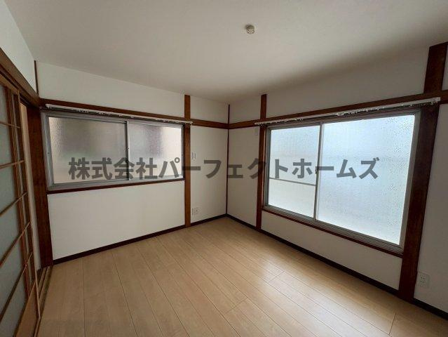 上島町テラスハウスの洋室|ゆったりした洋室です