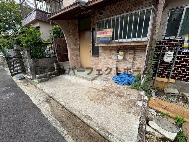 上島町テラスハウスの駐車場|車をお持ちの方に嬉しい駐車場付きの物件です