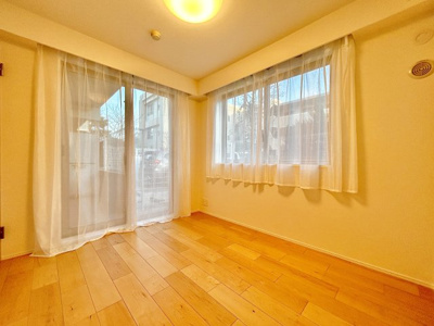 【洋室】 | 約5帖の洋室