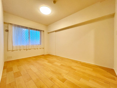 【洋室】 | 約7.2帖の洋室