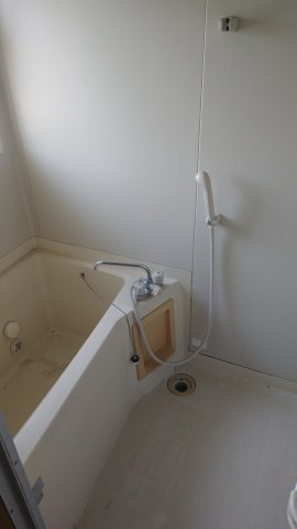 山一ハイツの浴室