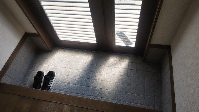 山一ハイツの玄関