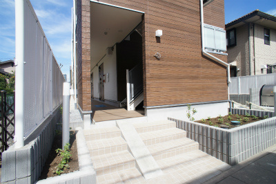 リブリ・カーサ本町西のエントランス|落ち着いたエントランスです