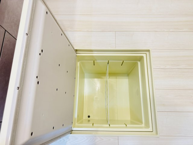 松戸市八ケ崎３丁目新築戸建【八ヶ崎第二小学校：4分】のキッチン|キッチン床下収納