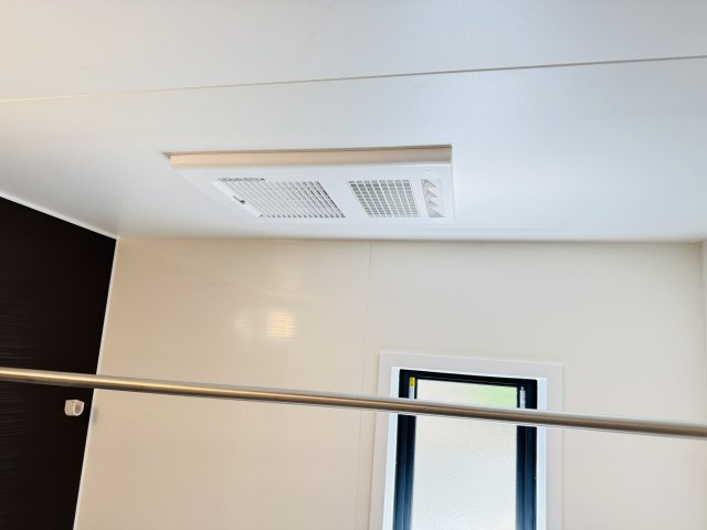 【冷暖房・空調設備】 | 松戸市八ケ崎３丁目新築戸建【八ヶ崎第二小学校：4分】 | 雨の日も安心の浴室乾燥機つき