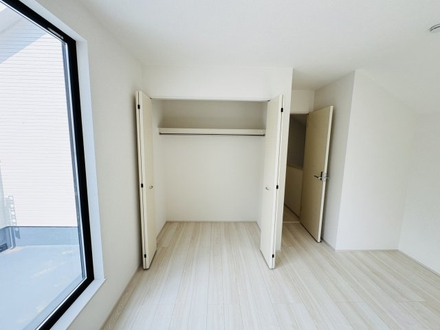 【収納】 | 松戸市八ケ崎３丁目新築戸建【八ヶ崎第二小学校：4分】 | 8帖寝室収納