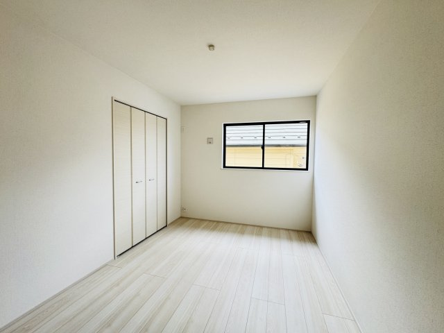 【子供部屋】 | 松戸市八ケ崎３丁目新築戸建【八ヶ崎第二小学校：4分】 | 6帖洋室
