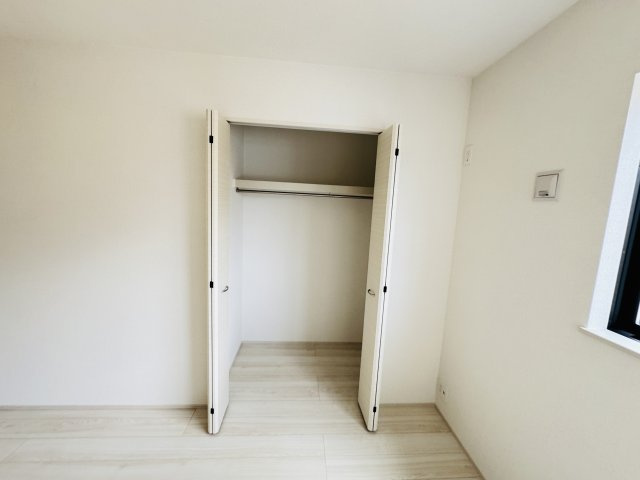 【収納】 | 松戸市八ケ崎３丁目新築戸建【八ヶ崎第二小学校：4分】 | 6帖洋室収納