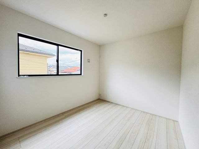 【洋室】 | 松戸市八ケ崎３丁目新築戸建【八ヶ崎第二小学校：4分】 | 5.78帖洋室