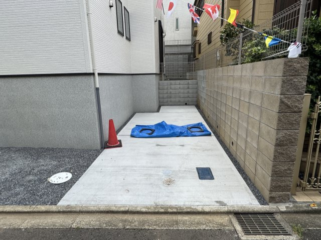 【駐車場】 | 松戸市八ケ崎３丁目新築戸建【八ヶ崎第二小学校：4分】 | 2号棟駐車スペース