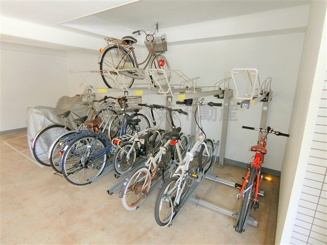 セジョリ蒲田のその他共用部分|屋根付きラック式の駐輪場　