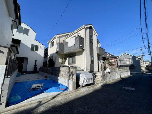 練馬区大泉町4丁目　ZEH水準　省エネ大型邸宅の前面道路含む現地写真|2025年11月中旬撮影