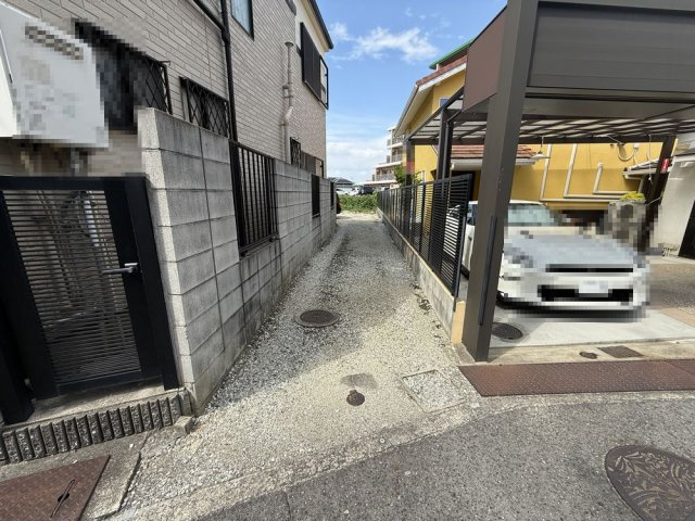 【前面道路含む現地写真】 | 和泉市伏屋町3丁目土地 | 現地です。敷地南側前面道路から撮影しました。