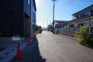 【前面道路含む現地写真】