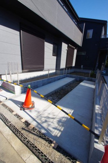 【前面道路含む現地写真】 | 【仲介手数料無料！！】日野市石田1丁目　新築戸建て（全2棟）2号棟　5899万円