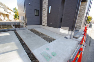 【前面道路含む現地写真】 | 【仲介手数料無料！！】日野市石田1丁目　新築戸建て（全2棟）2号棟　5899万円