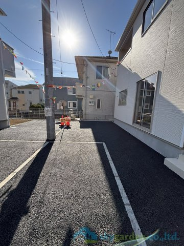 秦野市平沢第18　新築戸建　全2棟2号棟の駐車場