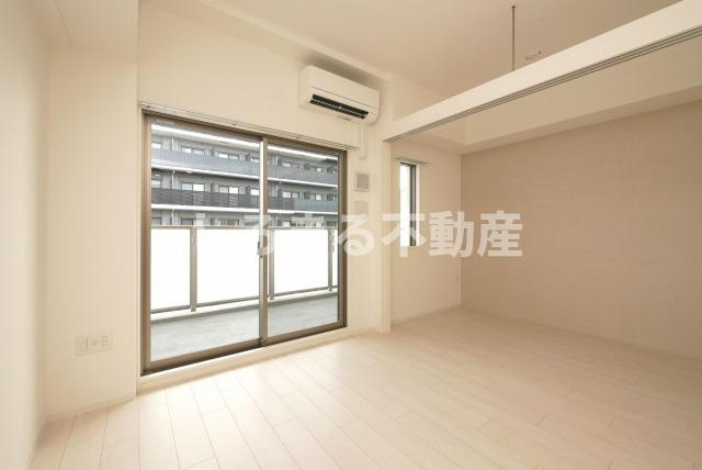 セレニテ難波ミラク弐番館の居間・リビング