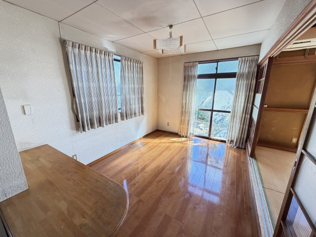 前橋市北代田町　中古住宅の居間・リビング|■LDKは東南角部屋