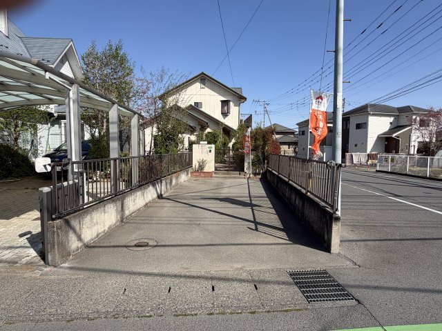 前橋市北代田町　中古住宅の駐車場|■駐車場は２台OK！庭を減らせば増設できます。