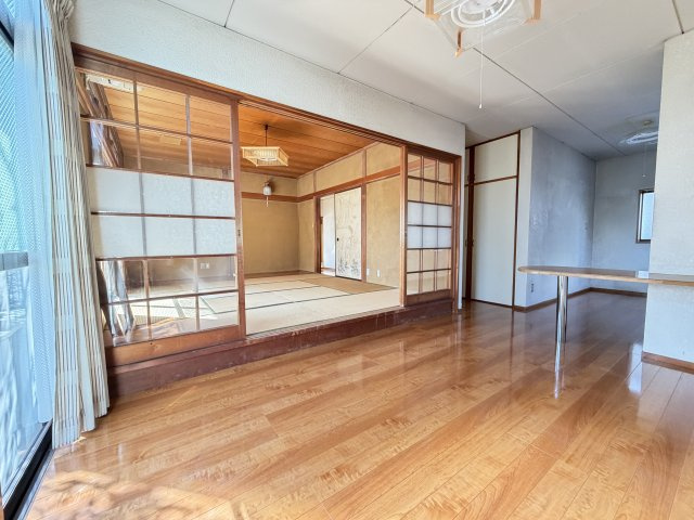 前橋市北代田町　中古住宅の居間・リビング|■和室と続き間のLDK