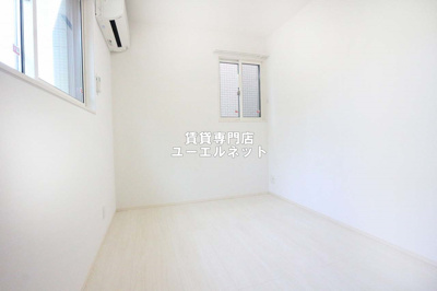 【寝室】 | エレノア若竹Ａ棟 | 明るく開放感のある居室で、自分だけのくつろぎ空間を。