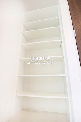 【設備】 | エレノア若竹Ａ棟 | 便利な収納棚付き