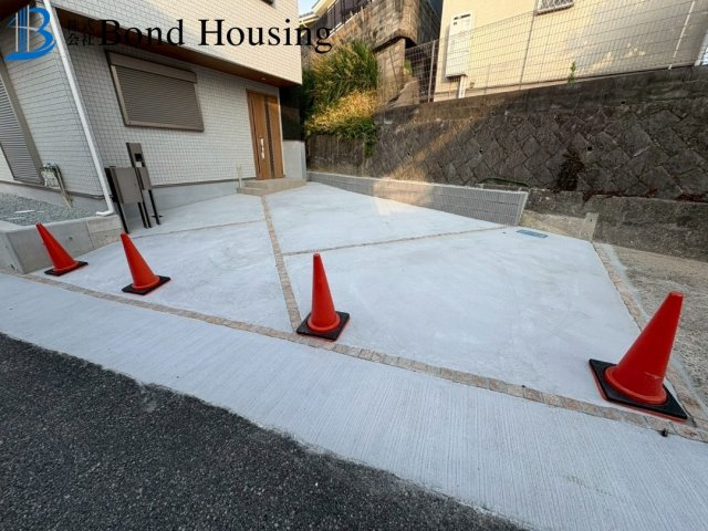 お車並列３台駐車可　朝霧東町　新築戸建ての駐車場